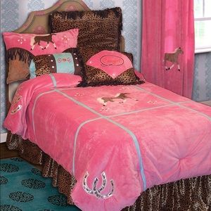 Full sized bedding set